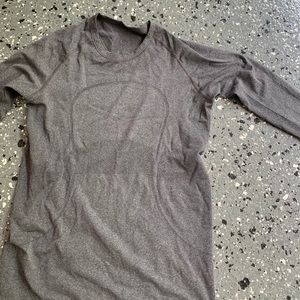 Lululemon. Run swiftly long sleeve. Grey. Size 10.